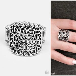 Paparazzi Silver Stretchy Ring